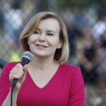 09.08.2020. Pawłów. Otwarcie pełnowymiarowego boiska do piłki nożnej. Na zdjęciu: Anna Krupka - wiceminister sportu / Jarosław Kubalski / Radio Kielce