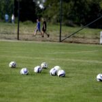 09.08.2020. Pawłów. Otwarcie pełnowymiarowego boiska do piłki nożnej / Jarosław Kubalski / Radio Kielce