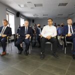 25.08.2020 Kielce. Obchody Dnia Niepodległości Ukrainy. Na zdjęciu (w pierwszym rzędzie, od lewej): Andrzej Pruś - przewodniczący sejmiku województwa, marszałek Andrzej Bętkowski, Wiaczesław Wojnarowskyj - Konsul Generalny Ukrainy w Krakowie i Bogdan Wenta - prezydent Kielc / Jarosław Kubalski / Radio Kielce