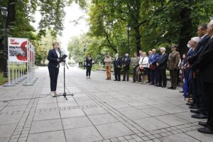 31.08.2020 Kielce. Otwarcie wystawy „Tu rodziła się Solidarność”. Przemawia Dorota Koczwańska-Kalita - naczelnik kieleckiej delegatury Instytutu Pamięci Narodowej / Jarosław Kubalski / Radio Kielce