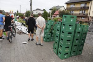 04.08.2020. Morawica. Wypadek ciężarówki przewożącej piwo / Jarosław Kubalski / Radio Kielce