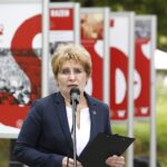 31.08.2020 Kielce. Otwarcie wystawy „Tu rodziła się Solidarność”. Przemawia Dorota Koczwańska-Kalita - naczelnik kieleckiej delegatury Instytutu Pamięci Narodowej / Jarosław Kubalski / Radio Kielce