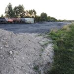 06.08.2020. Niewachlów. Działka na której ma powstać przetwórnia odpadów