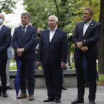 31.08.2020 Kielce. Otwarcie wystawy „Tu rodziła się Solidarność”. Na zdjęciu od lewej: Piotr Wawrzyk - wiceminister spraw zagranicznych, Andrzej Pruś - przewodniczący sejmiku województwa świętokrzyskiego, Krzysztof Lipiec - poseł PiS, Mirosław Gębski - starosta kielecki / Jarosław Kubalski / Radio Kielce