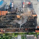 25.08.2020 Kielce. Dogaszanie pożaru marketu Lidl przy ulicy Piekoszowskiej / Jarosław Kubalski / Radio Kielce