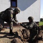 24.08.2020. Pierzchnica. Usuwanie niewybuchów / Jarosław Kubalski / Radio Kielce