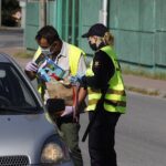 28.08.2020 Kielce. Akcja profilaktyczna o podstawowych zasadach bezpiecznego zachowania na przejazdach kolejowych / Jarosław Kubalski / Radio Kielce