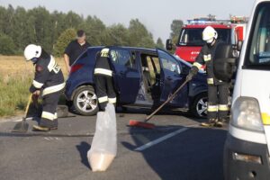 06.08.2020. Ruda Maleniecka. Zderzenie trzech pojazdów / Jarosław Kubalski / Radio Kielce