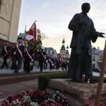 31.08.2020 Kielce. 40. rocznica powstania Solidarności. Złożenie kwiatów pod pomnikiem księdza Jerzego Popiełuszki / Jarosław Kubalski / Radio Kielce