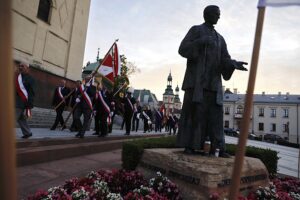 31.08.2020 Kielce. 40. rocznica powstania Solidarności. Złożenie kwiatów pod pomnikiem księdza Jerzego Popiełuszki / Jarosław Kubalski / Radio Kielce