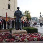 31.08.2020 Kielce. 40. rocznica powstania Solidarności. Złożenie kwiatów pod pomnikiem księdza Jerzego Popiełuszki / Jarosław Kubalski / Radio Kielce