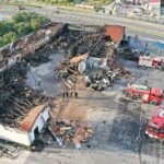 25.08.2020 Kielce. Dogaszanie pożaru marketu Lidl przy ulicy Piekoszowskiej / Jarosław Kubalski / Radio Kielce