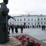 31.08.2020 Kielce. 40. rocznica powstania Solidarności. Złożenie kwiatów pod pomnikiem księdza Jerzego Popiełuszki. Wiceminister sportu Anna Krupka / Jarosław Kubalski / Radio Kielce