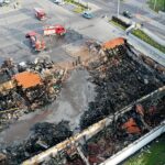 25.08.2020 Kielce. Dogaszanie pożaru marketu Lidl przy ulicy Piekoszowskiej / Jarosław Kubalski / Radio Kielce