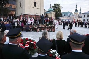 31.08.2020 Kielce. 40. rocznica powstania Solidarności. Złożenie kwiatów pod pomnikiem księdza Jerzego Popiełuszki / Jarosław Kubalski / Radio Kielce