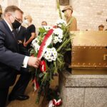 05.08.2020 Kraków. Marsz Szlakiem I Kompanii Kadrowej. Kwiaty składa Jan Józef Kasprzyk - szef Urzędu do Spraw Kombatantów i Osób Represjonowanych / Jarosław Kubalski / Radio Kielce