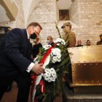 05.08.2020 Kraków. Marsz Szlakiem I Kompanii Kadrowej. Kwiaty składa Jan Józef Kasprzyk - szef Urzędu do Spraw Kombatantów i Osób Represjonowanych / Jarosław Kubalski / Radio Kielce