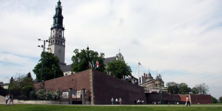 RADIO KATOWICE. List w sprawie pielgrzymek. Apel władz Częstochowy - Radio Kielce Częstochowa. Sanktuarium Matki Bożej Częstochowskiej na Jasnej Górze / Robert Felczak / Radio Kielce