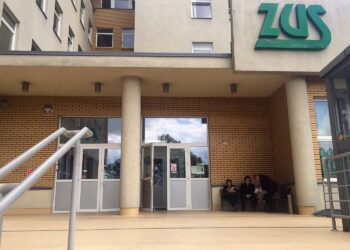 Kielce. Pracownicy ZUS informują o przyszłych emeryturach / Iwona Murawska / Radio Kielce