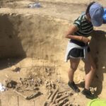 06.08.2020. Wilczyce. Grób odkryty przez archeologów / Grażyna Szlęzak-Wójcik / Radio Kielce
