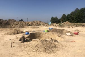 06.08.2020. Wilczyce. Grób odkryty przez archeologów / Grażyna Szlęzak-Wójcik / Radio Kielce