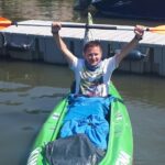 07.08.2020 Sandomierz. Jacek Balcerak z okolic Warszawy płynie samotnie kajakiem do Gdańska, aby rozpropagować potrzebę pomocy dla chorej, 13-latki spod Zduńskiej Woli / Grażyna Szlęzak-Wójcik / Radio Kielce