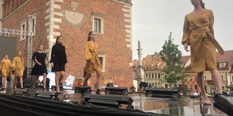 09.08.2020. Sandomierz. Sandomierz Fashion Street / Grażyna Szlęzak-Wójcik / Radio Kielce