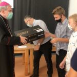 26.08.2020. Sandomierz. Akcja „Tornister pełen uśmiechów” / Grażyna Szlęzak-Wójcik / Radio Kielce