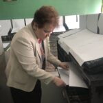 28.08.2020 Sandomierz. Pomieszczenia „Starej Zecerni”. Na zdjęciu Barbara Rożek - dyrektor biblioteki w Sandomierzu / Grażyna Szlęzak-Wójcik / Radio Kielce