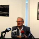 05.08.2020. Kielce. Konferencja prasowa przed XXVI Międzynarodowym Festiwalem Muzycznym im. Krystyny Jamroz w Busku-Zdroju. Na zdjęciu: Artur Jaroń - dyrektor artystyczny Międzynarodowego Festiwalu Muzycznego im. Krystyny Jamroz / Faustyna Terelak / Radio Kielce