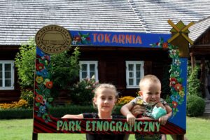 30.08.2020. Tokarnia. Gala finałowa konkursu „Jawor - u źródeł kultury”. Zdjęcia publiczności / Faustyna Terelak / Radio Kielce