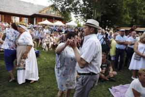 30.08.2020. Tokarnia. Gala finałowa konkursu „Jawor - u źródeł kultury” / Jarosław Kubalski / Radio Kielce