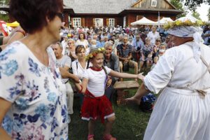 30.08.2020. Tokarnia. Gala finałowa konkursu „Jawor - u źródeł kultury” / Jarosław Kubalski / Radio Kielce