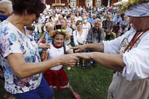 30.08.2020. Tokarnia. Gala finałowa konkursu „Jawor - u źródeł kultury” / Jarosław Kubalski / Radio Kielce