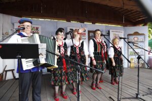 30.08.2020. Tokarnia. Gala finałowa konkursu „Jawor - u źródeł kultury” / Jarosław Kubalski / Radio Kielce