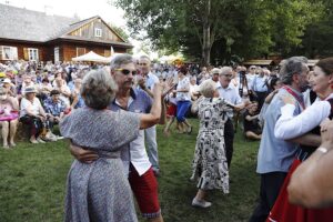 30.08.2020. Tokarnia. Gala finałowa konkursu „Jawor - u źródeł kultury” / Jarosław Kubalski / Radio Kielce