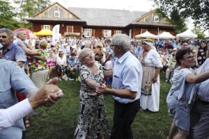 30.08.2020. Tokarnia. Gala finałowa konkursu „Jawor - u źródeł kultury” / Jarosław Kubalski / Radio Kielce