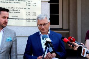 06.08.2020. Kielce. Podsumowanie półrocznej działalności Powiatowej Społecznej Rady ds. Osób Niepełnosprawnych. Na zdjęciu: Kamil Suchański - wiceprzewodniczący rady i Jerzy Pióro - Pełnomocnik Prezydenta Miasta Kielce ds. Osób Niepełnosprawnych / Faustyna Terelak / Radio Kielce