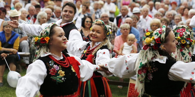 17.06.2018 Tokarnia. Park etnograficzny.  Gala finałowa konkursu  „Jawor u źródeł kultury” / Jarosław Kubalski / Radio Kielce