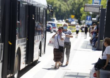 01.07.2020 Kielce. Koronawirus. MPK. Straż miejska sprawdza czy ludzie noszą maseczki / Jarosław Kubalski / Radio Kielce