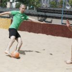 01.08.2020 Kielce. Basen przy ulicy Szczecińskiej. Turniej piłki nożnej plażowej  / Jarosław Kubalski / Radio Kielce