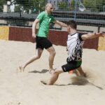 01.08.2020 Kielce. Basen przy ulicy Szczecińskiej. Turniej piłki nożnej plażowej  / Jarosław Kubalski / Radio Kielce