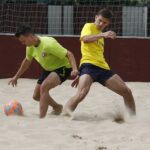 01.08.2020 Kielce. Basen przy ulicy Szczecińskiej. Turniej piłki nożnej plażowej  / Jarosław Kubalski / Radio Kielce