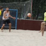 01.08.2020 Kielce. Basen przy ulicy Szczecińskiej. Turniej piłki nożnej plażowej  / Jarosław Kubalski / Radio Kielce