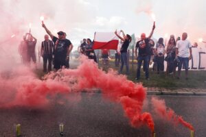 01.08.2020 Kielce. Uroczystości w 76. rocznicę wybuchu Powstania Warszawskiego. Race na rondzie Giedroycia / Jarosław Kubalski / Radio Kielce