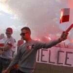 01.08.2020 Kielce. Uroczystości w 76. rocznicę wybuchu Powstania Warszawskiego. Race na rondzie Giedroycia / Jarosław Kubalski / Radio Kielce