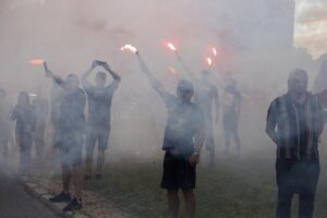 01.08.2020 Kielce. Uroczystości w 76. rocznicę wybuchu Powstania Warszawskiego. Race na rondzie Giedroycia / Jarosław Kubalski / Radio Kielce