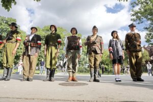 01.08.2020 Kielce. Uroczystości pod pomnikiem "Harcerzom poległym za Ojczyznę" na Skwerze Szarych Szeregów w 76. rocznicę wybuchu Powstania Warszawskiego / Jarosław Kubalski / Radio Kielce