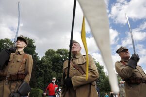 01.08.2020 Kielce. Uroczystości pod pomnikiem "Harcerzom poległym za Ojczyznę" na Skwerze Szarych Szeregów w 76. rocznicę wybuchu Powstania Warszawskiego / Jarosław Kubalski / Radio Kielce