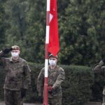 01.08.2020 Kielce. Uroczystości pod pomnikiem  "Harcerzom poległym za Ojczyznę" na Skwerze Szarych Szeregów w 76. rocznicę wybuchu Powstania Warszawskiego / Jarosław Kubalski / Radio Kielce